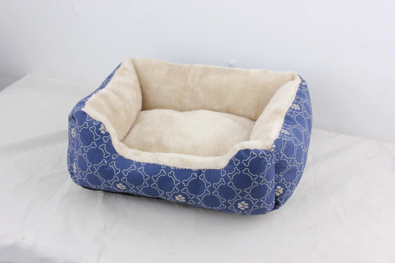 pawise-culcus-pentru-caini-si-pisici-065792